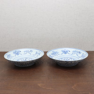 Lot 63 - A pair of Chinese blue and white plates