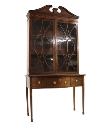 Lot 454 - An Edwardian mahogany display cabinet