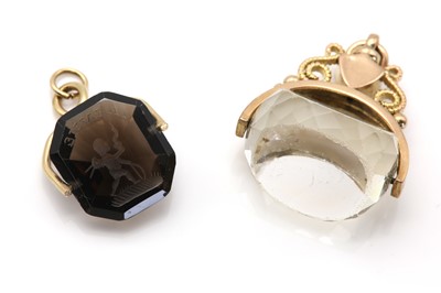 Lot 34 - An Edwardian 9ct gold faceted quartz swivel seal, by William Oakley Davies