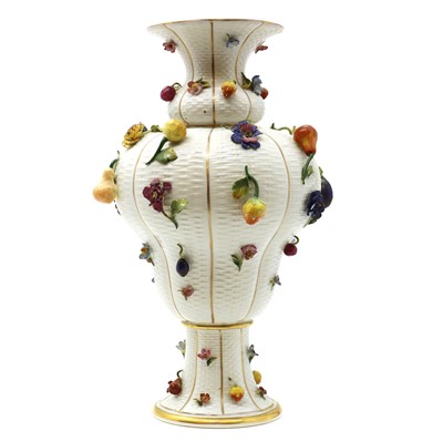 Lot 190 - A Capodimonte porcelain vase