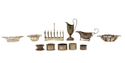 Lot 109 - A collection of silver items