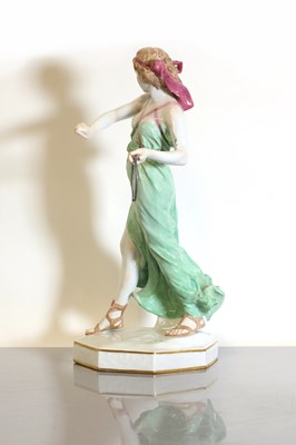 Lot 122 - A Meissen porcelain figure