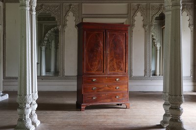 Lot 202 - ☘ A Regency mahogany linen press