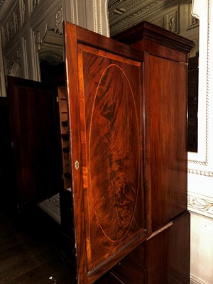 Lot 202 - ☘ A Regency mahogany linen press