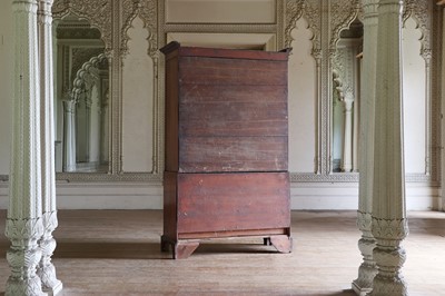 Lot 202 - ☘ A Regency mahogany linen press