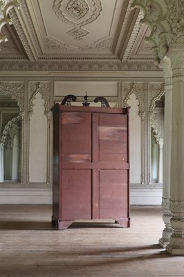 Lot 114 - ☘ An Edwardian mahogany hanging cupboard