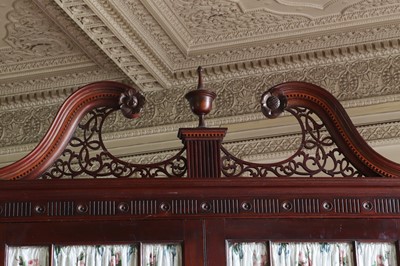 Lot 114 - ☘ An Edwardian mahogany hanging cupboard