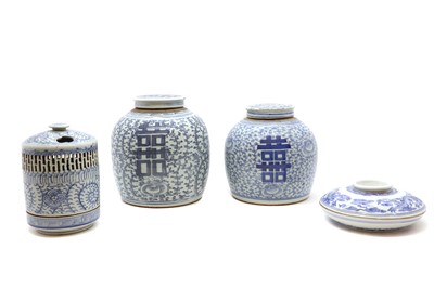 Lot 168 - A collection of Chinese blue and white