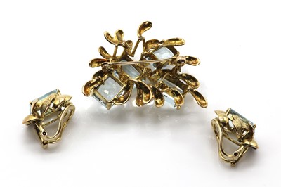 Lot 51 - An aquamarine and gold brooch and earrings suite