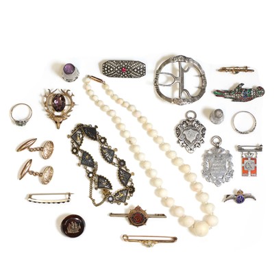 Lot 325 - A small collection of antique and later gold, silver, and costume jewellery