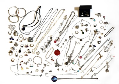 Lot 349 - A collection of silver jewellery