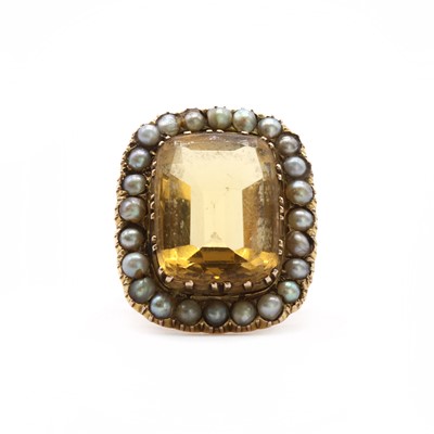Lot 8 - A Victorian gold citrine and split pearl cluster ring
