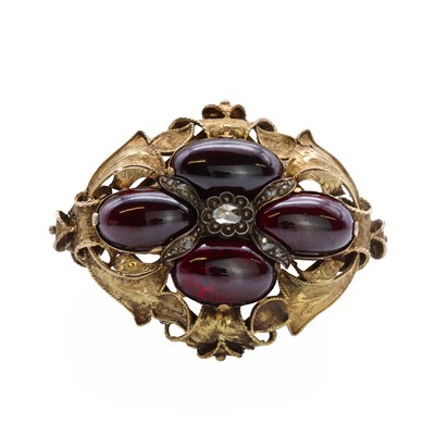 Lot 7 - A Victorian foiled garnet and rose cut diamond brooch