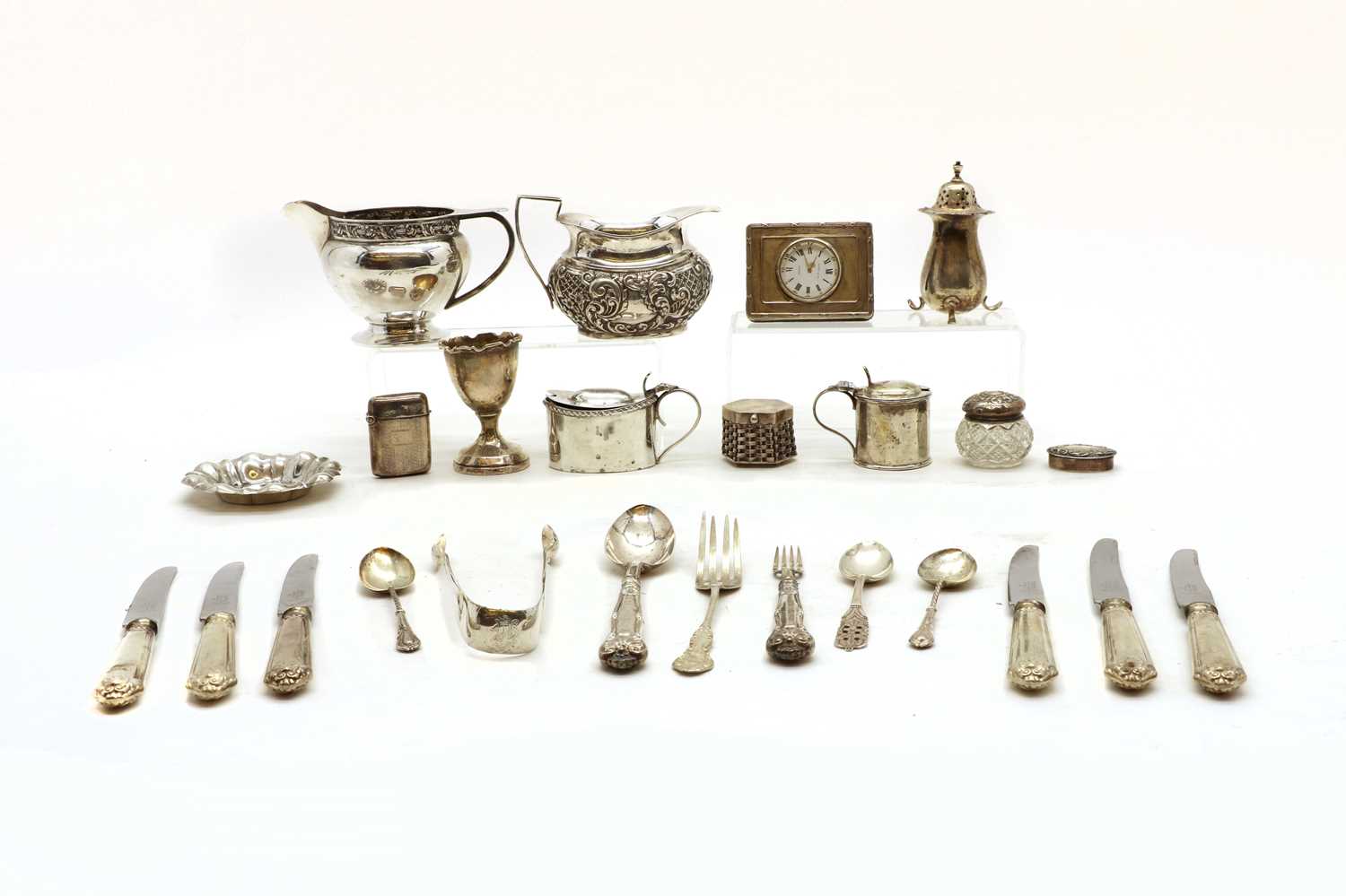 Lot 37 - A collection of silver items