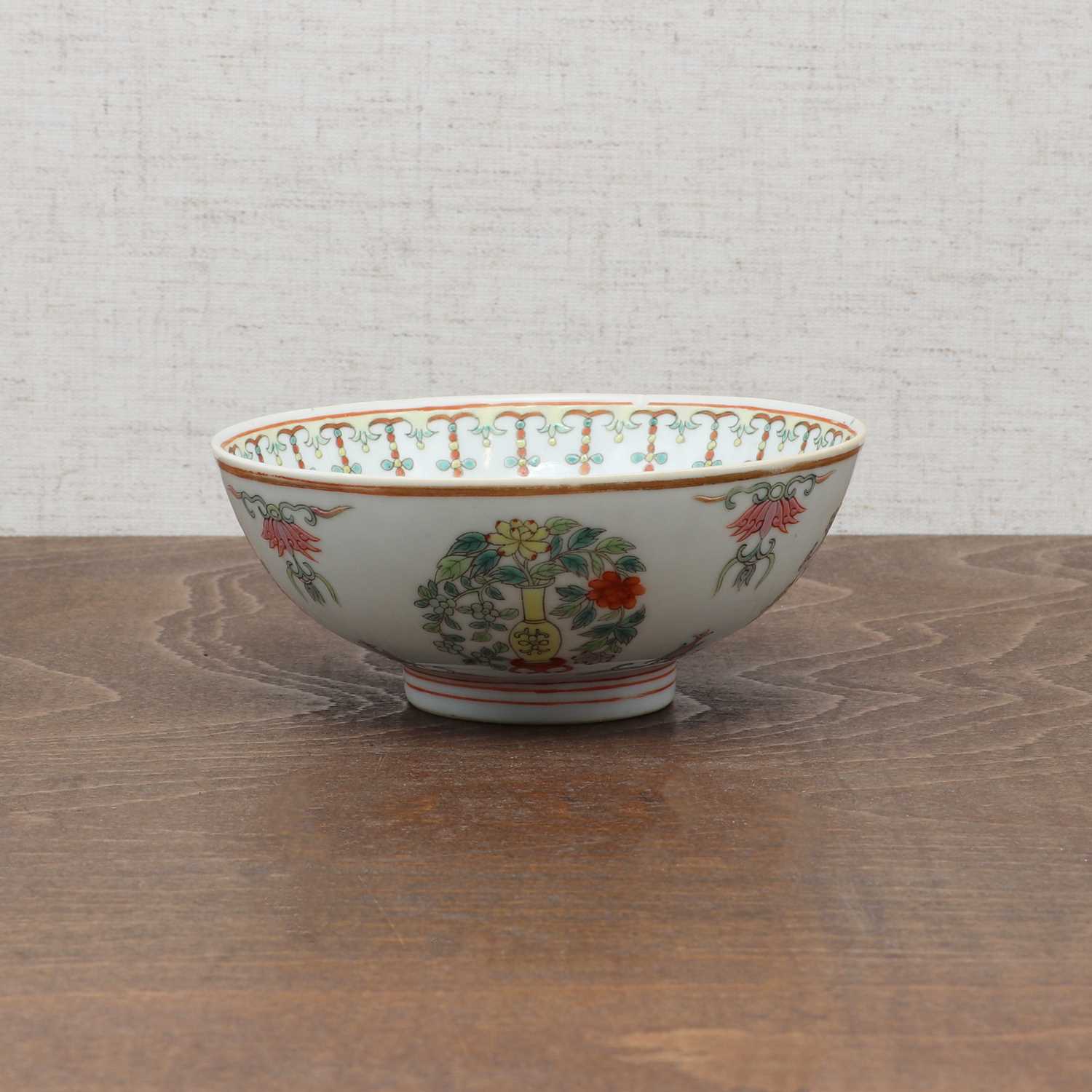 Lot 66 - A Chinese famille rose bowl