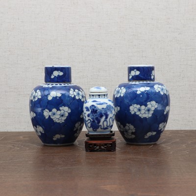 Lot 91 - A Chinese blue and white jar and cover