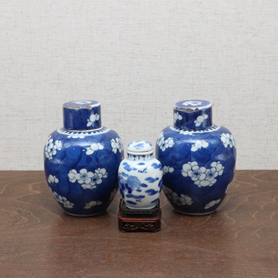 Lot 91 - A Chinese blue and white jar and cover