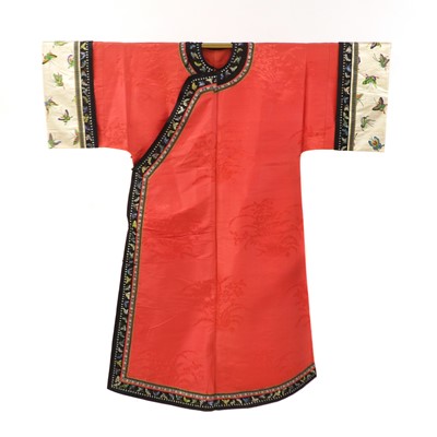 Lot 81 - A Chinese embroidered robe