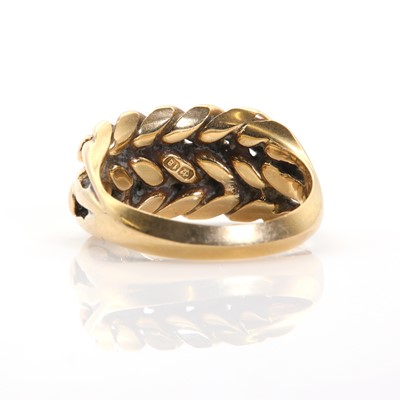 Lot 37 - An 18ct gold keepers ring