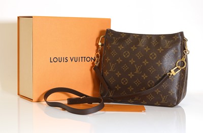 Lot 330 - A Louis Vuitton monogrammed canvas Looping shoulder bag