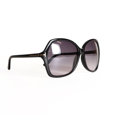 Lot 1519 - A pair of Tom Ford Carola sunglasses