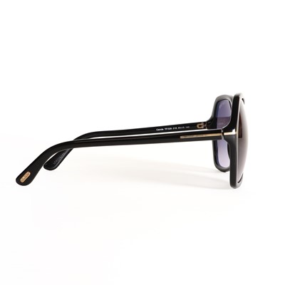 Lot 1519 - A pair of Tom Ford Carola sunglasses