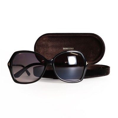 Lot 1519 - A pair of Tom Ford Carola sunglasses