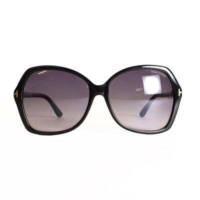 Lot 1519 - A pair of Tom Ford Carola sunglasses