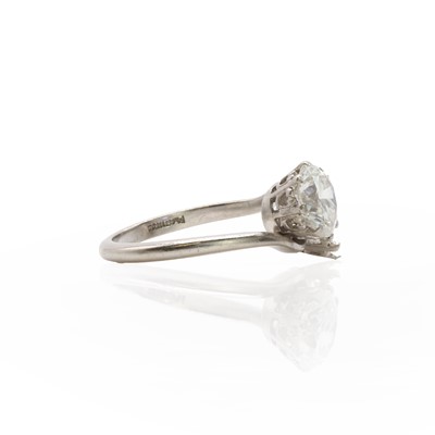 Lot 35 - A diamond Toi et Moi ring, with one vacant collet