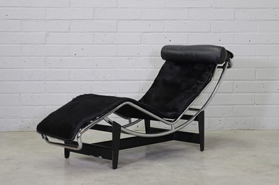 Lot 186 - A Cassina 'LC4' reclining chair