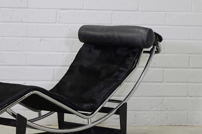 Lot 186 - A Cassina 'LC4' reclining chair