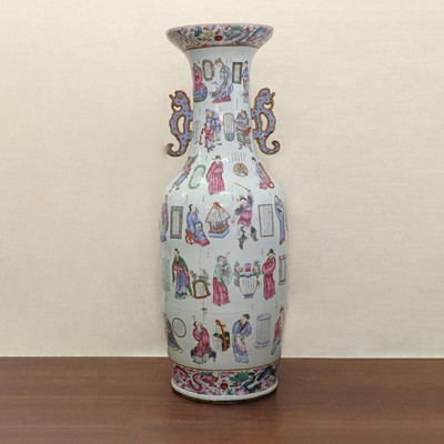 Lot 165 - A large Chinese famille rose vase