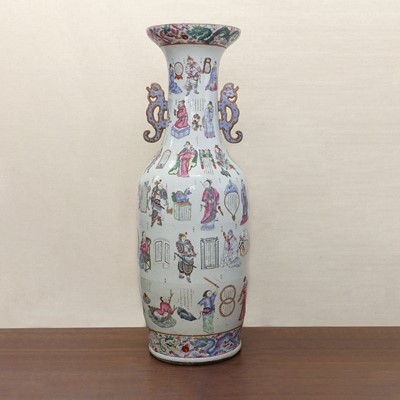 Lot 165 - A large Chinese famille rose vase
