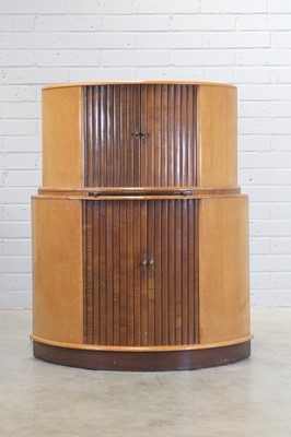 Lot 289 - An Art Deco maple and walnut cocktail cabinet