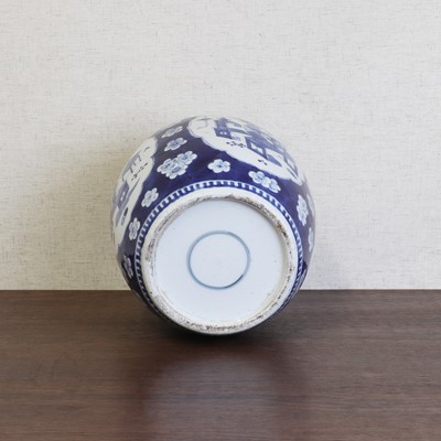 Lot 172 - A Chinese blue and white jar and cover