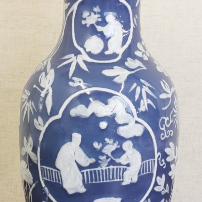 Lot 192 - A Chinese famille rose vase