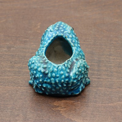 Lot 178 - A Chinese turquoise-glazed water dropper