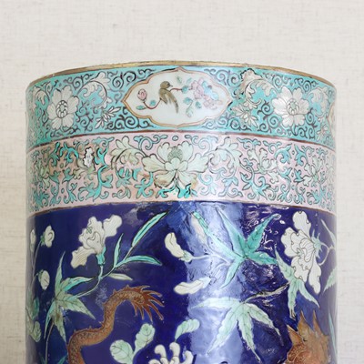 Lot 162 - A Chinese famille rose vase