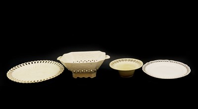 Lot 223 - A collection of creamware items