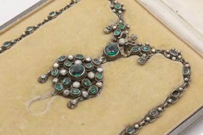 Lot 33 - An early 20th century Austro-Hungarian silver gilt gem set necklace