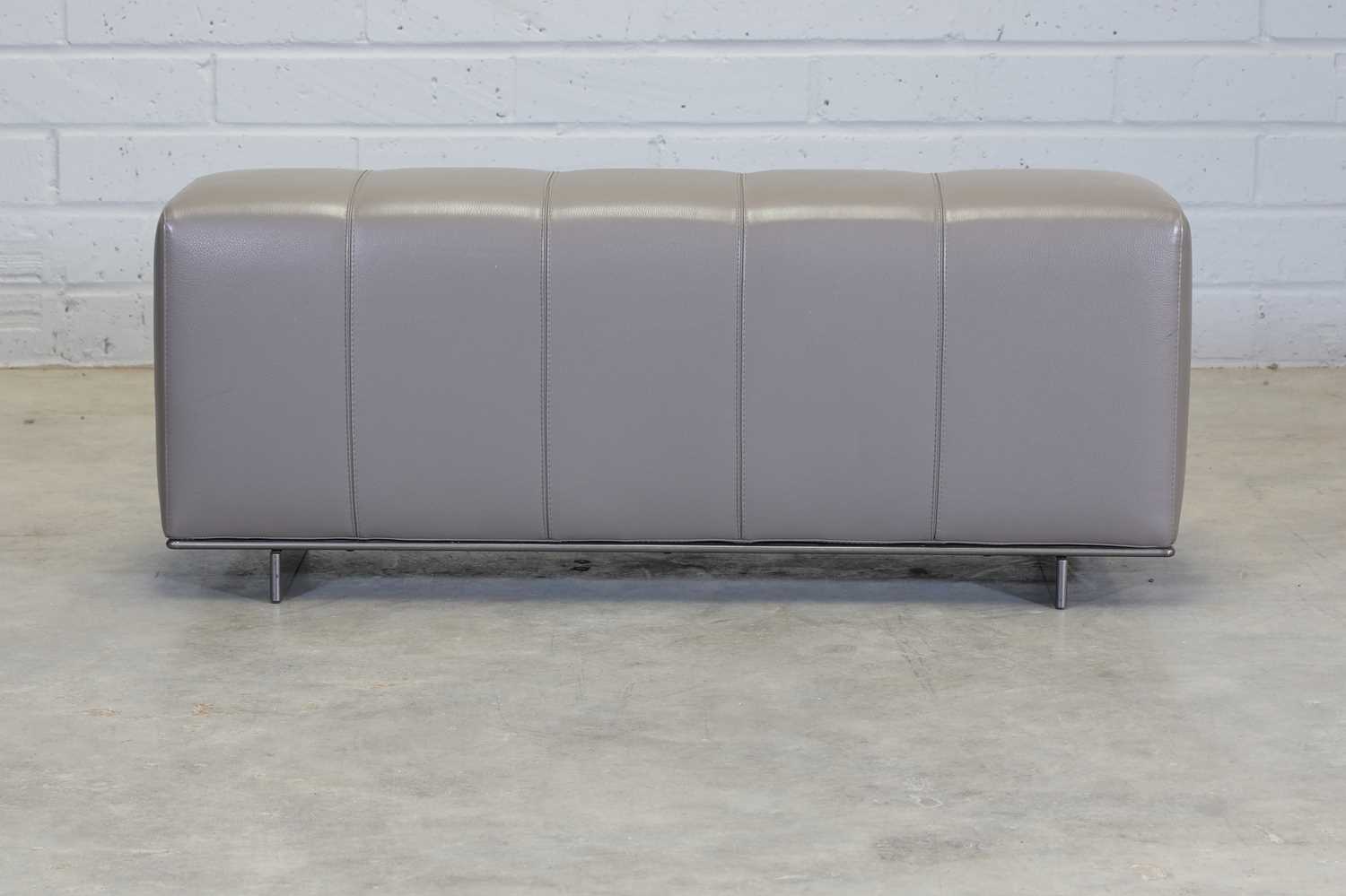 Lot 499 - A Minotti 'Freeman' bench