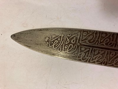 Lot 144 - A Sudanese kaskara