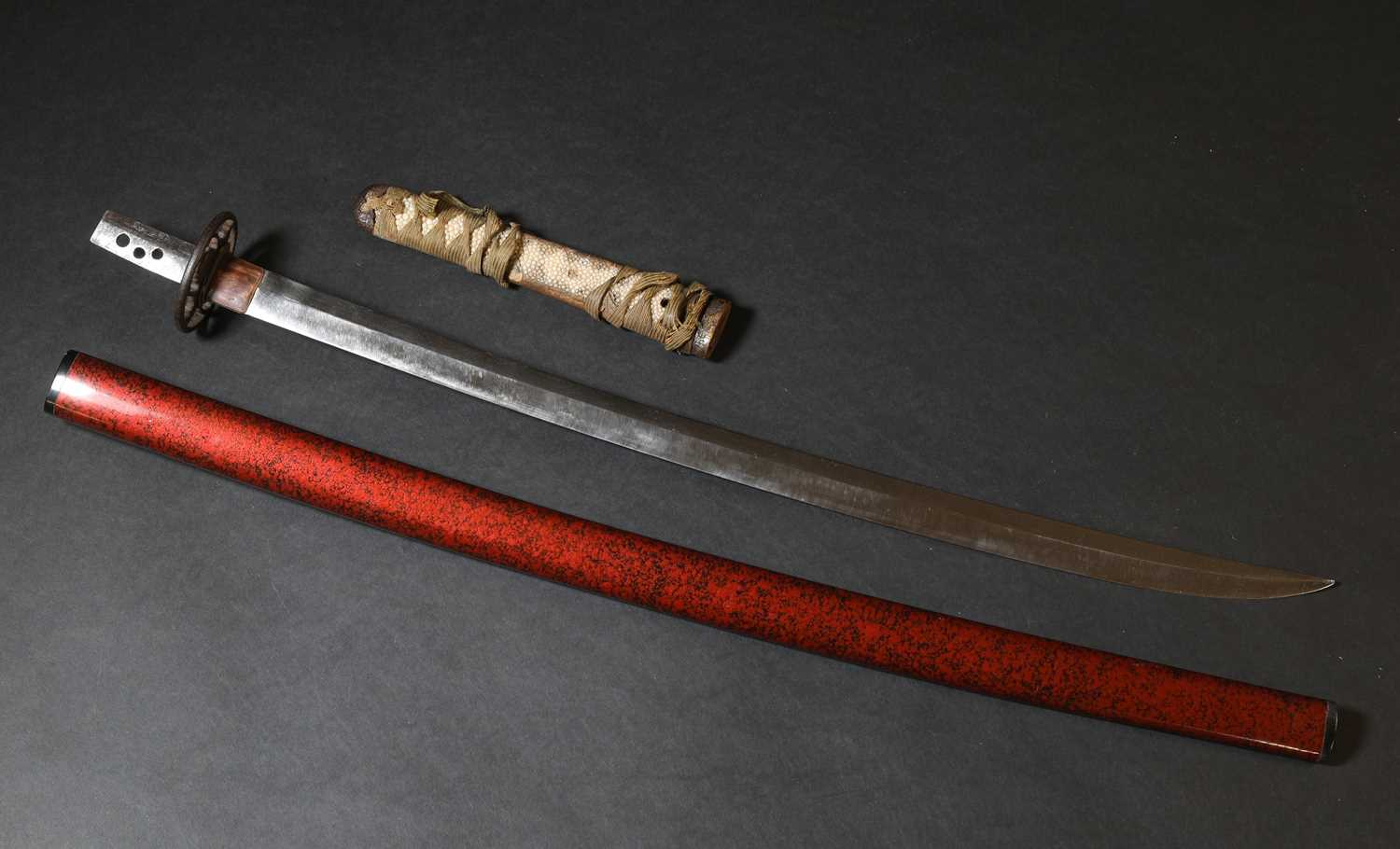 Lot 32 - A Japanese katana