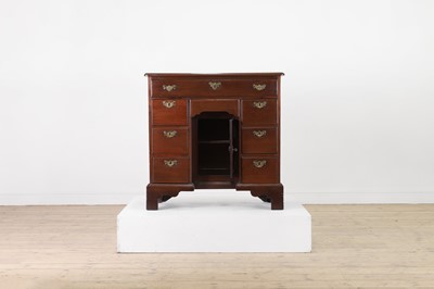 Lot 274 - A George II mahogany kneehole desk