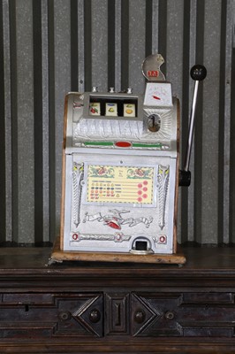 Lot 43 - A one-armed bandit slot machine