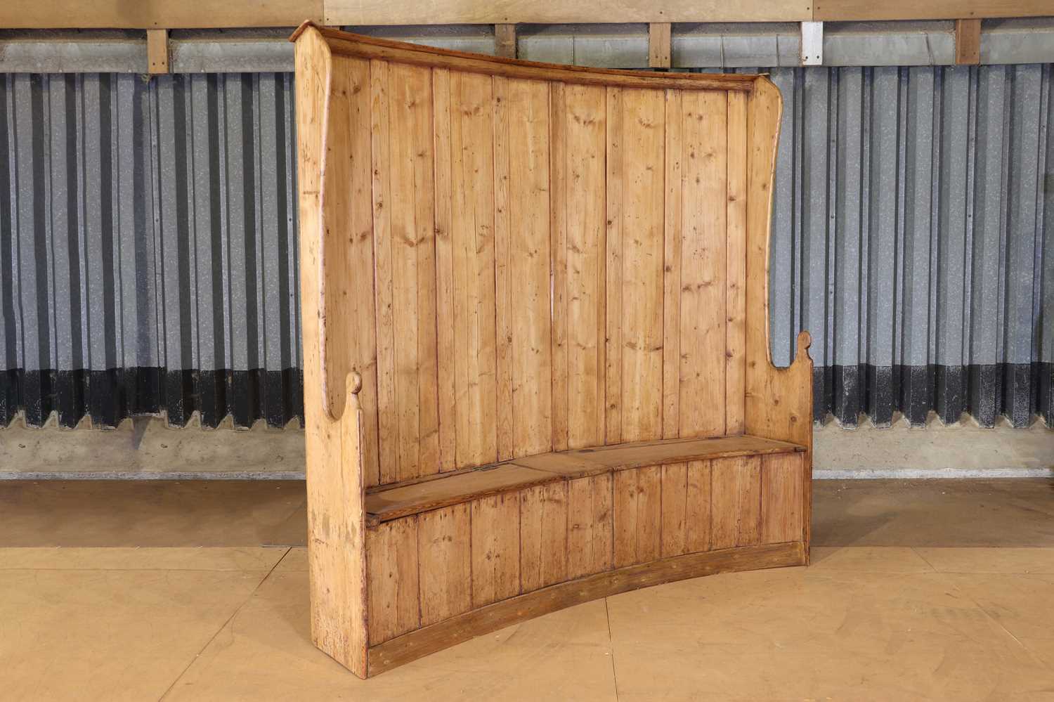 Lot 10 - A curved pine settle