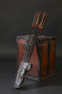 Lot 95 - A Japanese leather arrow quiver