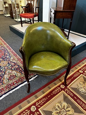 Lot 169 - A George III-style mahogany library chair