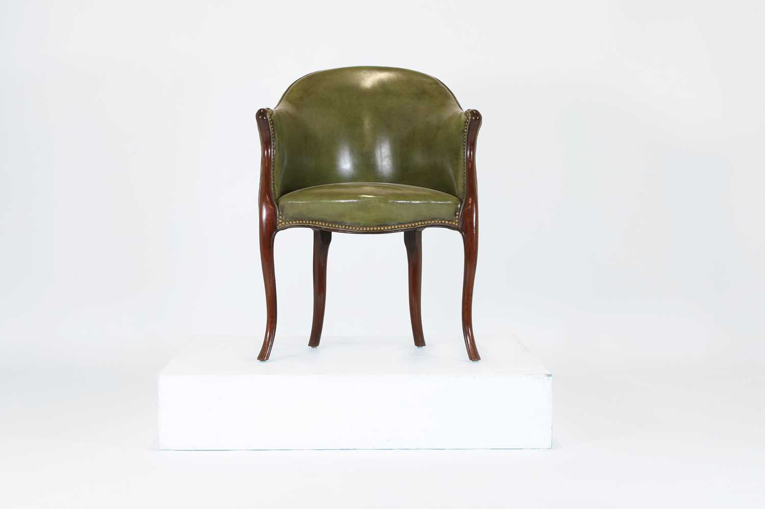 Lot 169 - A George III-style mahogany library chair