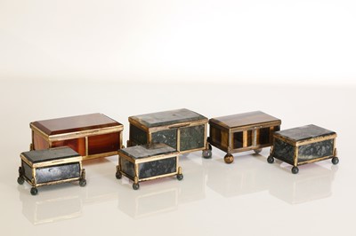 Lot 167 - Six small agate and quartz boxes